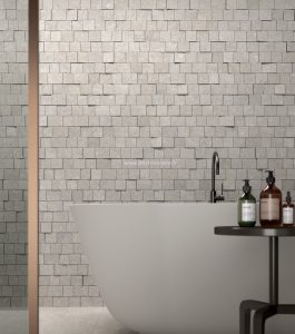Carrelage-effet-pierre-parement-Versus-Elegance-Opal-Décors-muro-3D-salle-de-bain