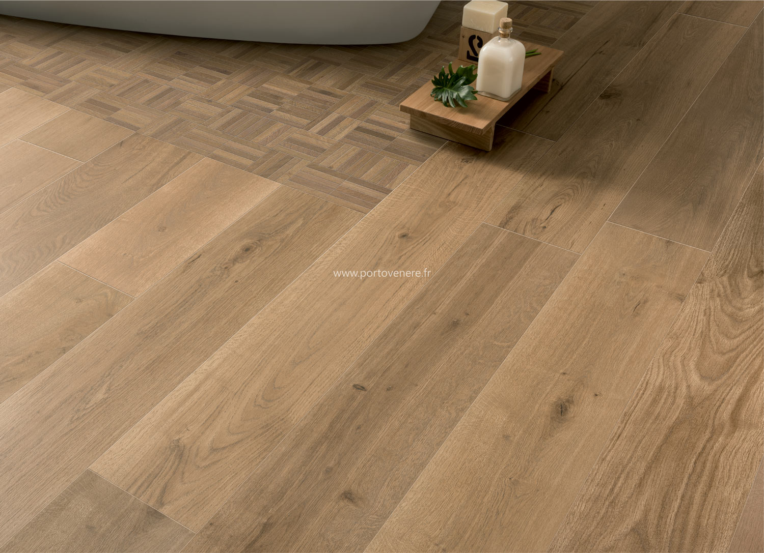 Carrelage-sol-salle-de-bain-aspect-parquet-bois-20x121-et-mosaïque-bâton-2x10-sur-30x30cm_Oklahoma_Nut