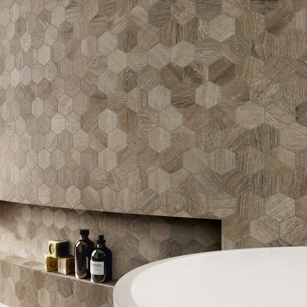 Carrelage crédence salle d ebain en mosaïque hexagonale effet bois