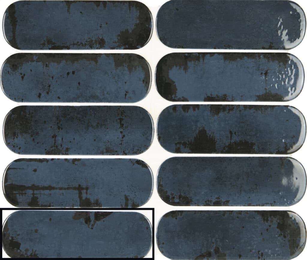Carrelage bleu effet métal oxydé format brique arrondie 5x15 cm pour crédence murale salle de bain cuisine ou chambre
