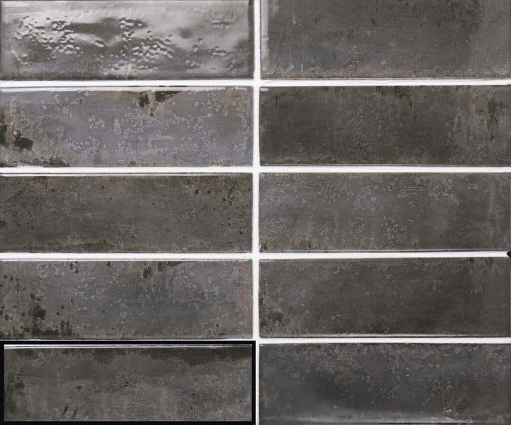 Carrelage gris graphite effet métal oxydé format brique 5x15 cm pour crédence murale salle de bain cuisine ou chambre