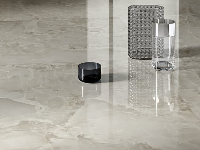 Carrelage grand format effet marbre STARLIKE