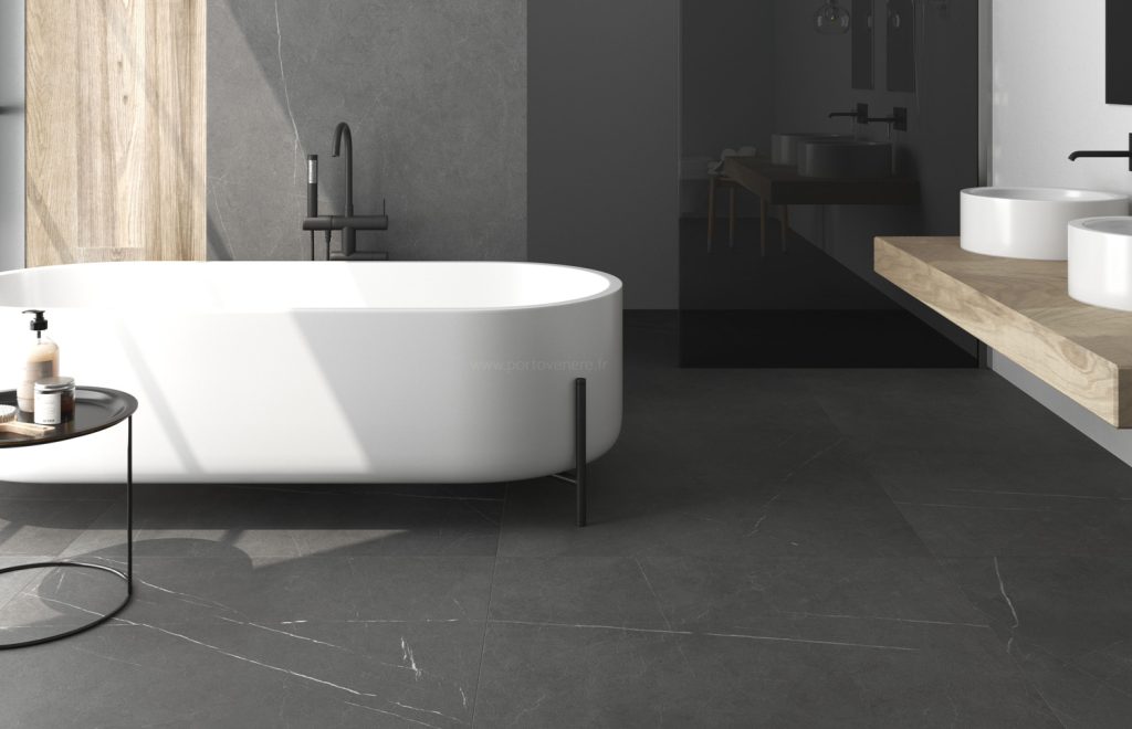 Allos-Anthracite-bouchardé-90x270-au-mur-et-Anthracite-naturel-90x90-au-sol-(et-carrelage-Bois-Noble-imitation-parquet-au-mur)