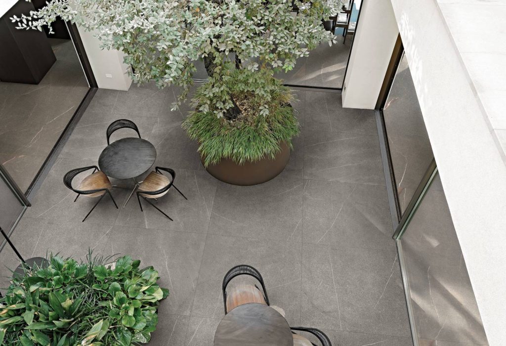 Carrelage-120-x-120-cm-dalles-antidérapantes-2-cm-effet-pierre-naturelle-Drakara-Flame-light-grand-format-pour-terrasse-tour-de-piscine-proche-de-Palavas-34