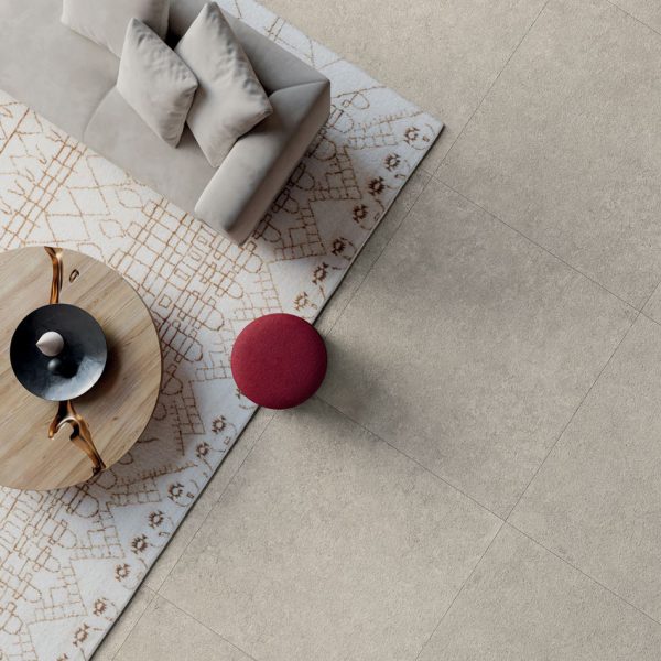 Salon avec carrelage fin de 6,5mm effet pierre en carreaux de grands formats 120x120 cm pour une villa contemporaine design