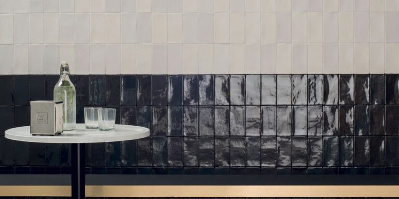 Carrelage-artisanal-crédence-murale-petits-carreaux-rectangulaires-7x15-cm-bords-irréguliers-TRADIZIONE-blanc-gris-noir-mat-ou-brillant-Porto-Venere-Montpellier-proche-Mauguio-34