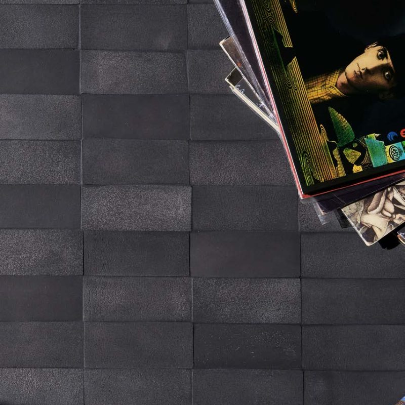 Carrelage artisanal effet terre cuite fait main en grès étiré Matera Lava 3