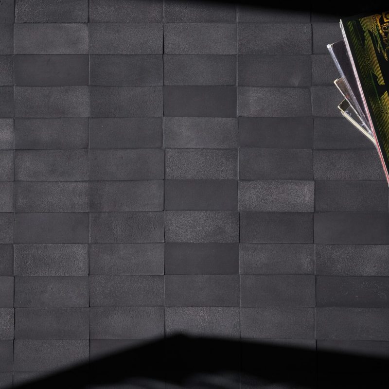 Carrelage artisanal effet terre cuite fait main en grès étiré Matera Lava