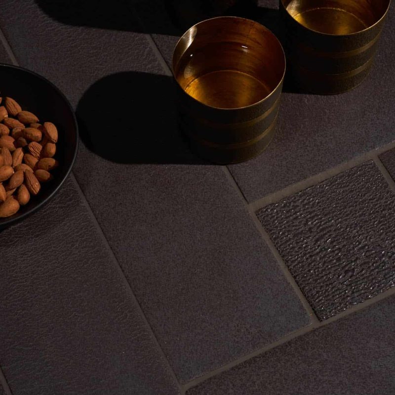 Carrelage artisanal haut de gamme en gres etiré Pantelleria Base Ossidiana et texture Ossidiana 2
