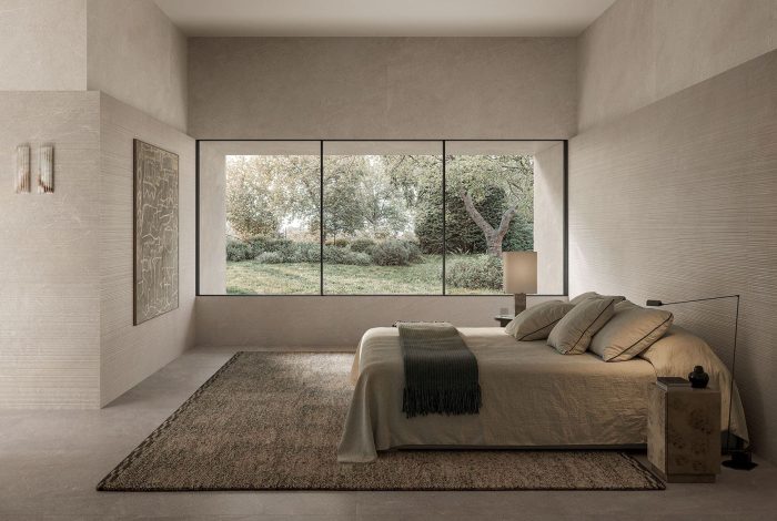 Carrelage aspect pierre naturelle cannelée Maljat Beige Stripe et Argil ambiance chambre