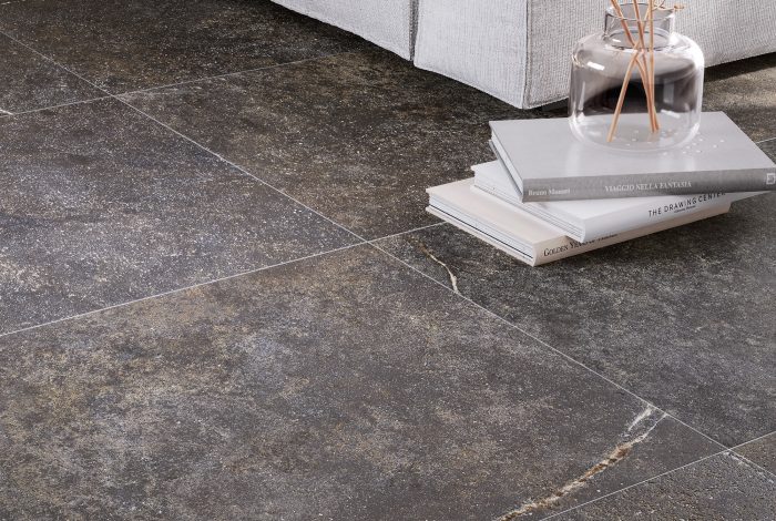 Carrelage aspect pierre naturelle foncée Granada Nero ambiance sejour 3