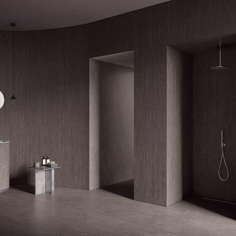 Carrelage aspect pierre naturelle grand format épurée Matera Moka listello ambiance bain spa 2