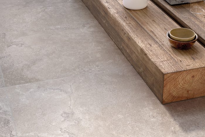 Carrelage aspect pierre naturelle grise Granada Grey ambiance sejour 2