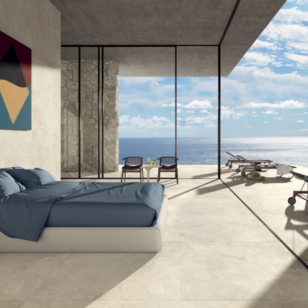 Trani naturel au sol et antidérapant sur terrasse et soft au mur