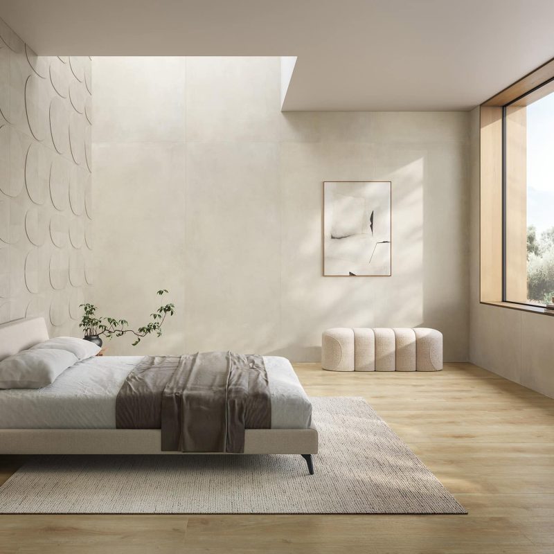 Carrelage effet béton minimaliste uni Monticelli Beige grandes plaques murales ambiance chambre