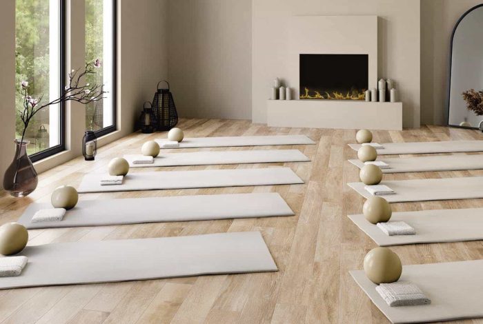 Carrelage clair effet parquet bois - sol salle de yoga