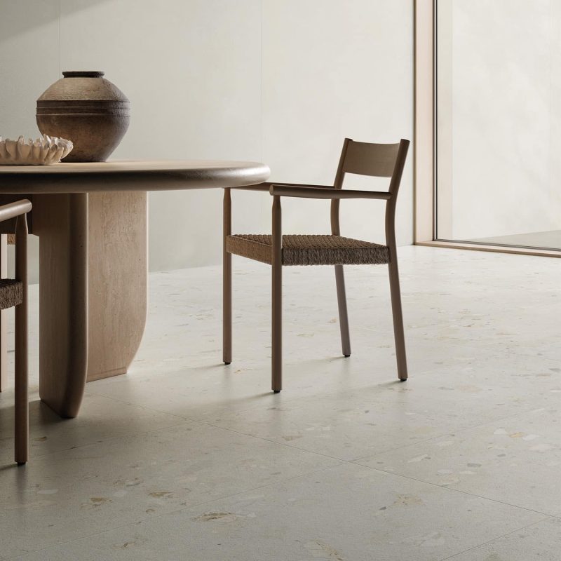 Carrelage effet terrazzo minimaliste blanc Monticelli White Ciottolo ambiance salle a manger 3