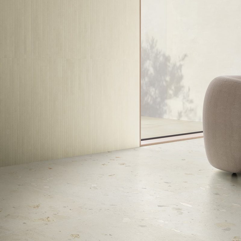 Carrelage effet terrazzo minimaliste blanc Monticelli White Ciottolo ambiance sejour villa contemporaine 2