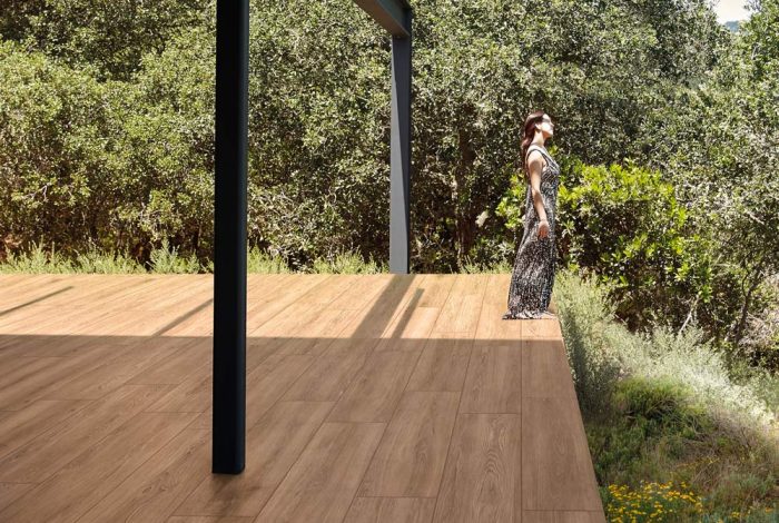 Carrelage-extérieur-parquet-bois-antidérapant-collection-VALLEE-coloris-Laos-proche-de-La-Grande-Motte-34