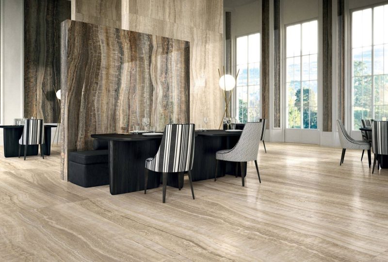 Carrelage-haut-de-gamme-grès-cérame-fine-épaisseur-6mm-effet-onyx-Paradigme-Almond-et-Caramel-maxi-format-hôtel-proche-de-Annecy-74
