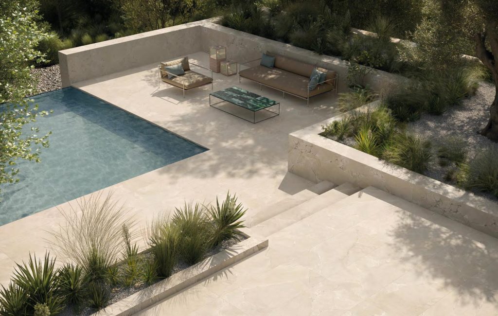 Carrelage-imitation-pierre-quartzite-de-qualité-pour-extérieur-et-intérieur-BRUMATA-beige-piscine-terrasse-à-Montpellier-34
