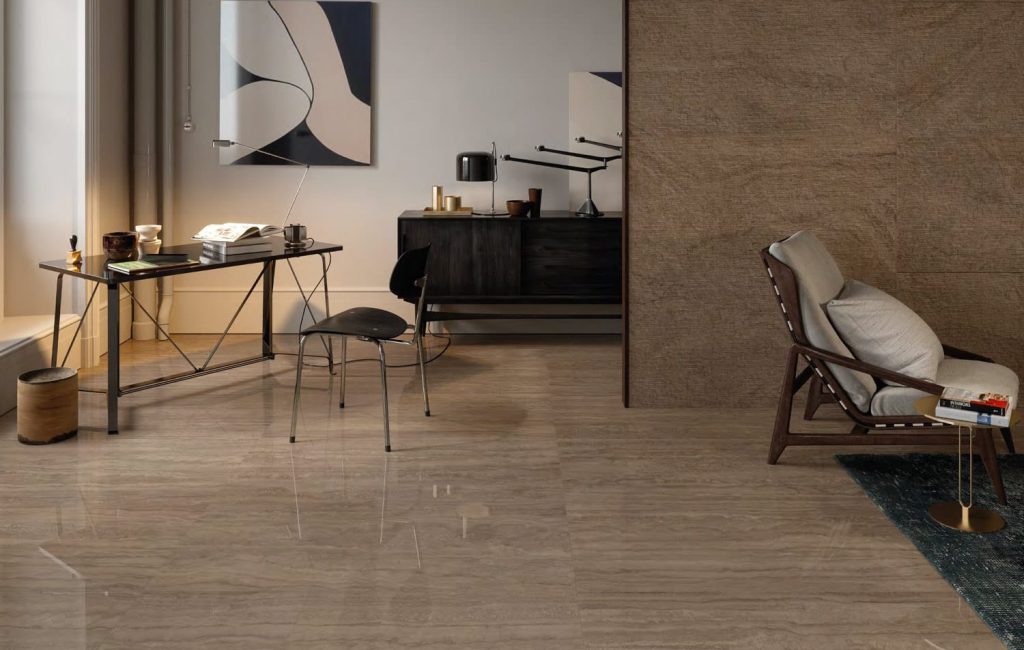 Carrelage-imitation-travertin-coloris-marron-en-grès-cérame-sol-et-mur-brillant-ou-mat-4-coloris-BRUMATA-Travertin-proche-de-Lattes-34