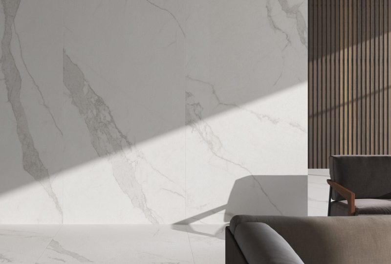 Carrelage-marbre-blanc-en-céramique-fine-épaisseur-6-mm-format-xxl-270-cm-Biankos-Calacatta-à-Montpellier-34