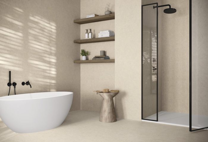 Salle de bain avec carrelage très grand format 120x280 cm au mur et 120x120 cm au sol AWASSA - Porto Venere magasin de carrelages et salle de bains à Montpellier dans l'Hérault