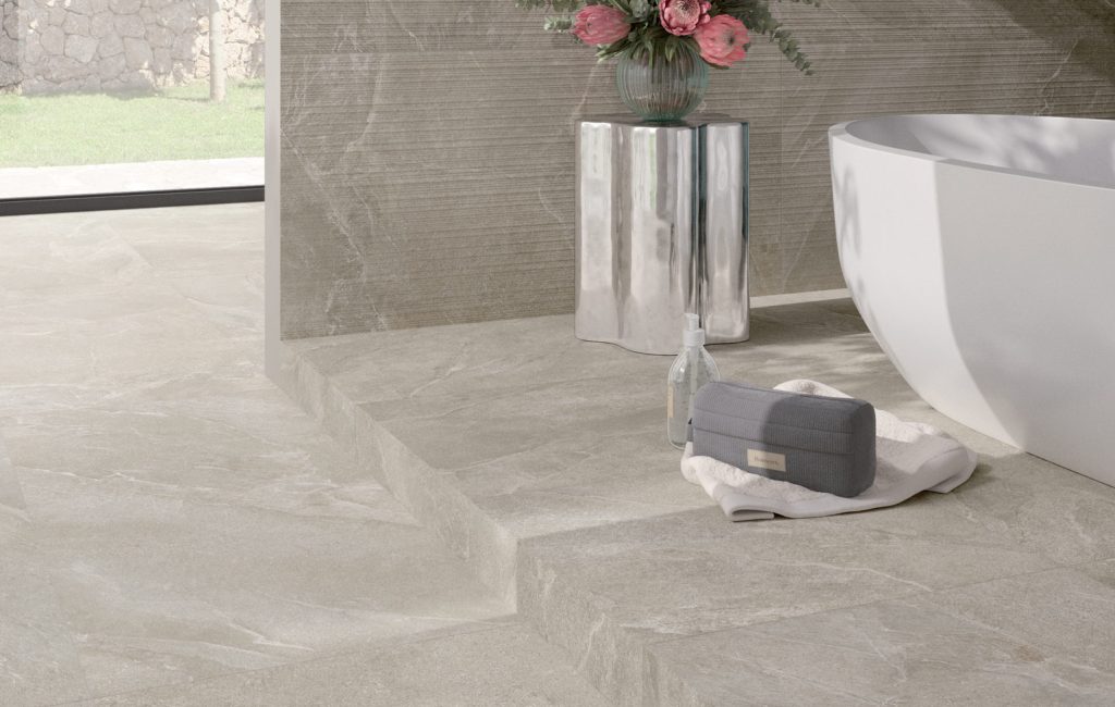 Carrelage-salle-de-bain-en-grès-cérame-imitation-pierre-contemporaine-bon-rapport-qualité-prix-ESCALI-coloris-Sand-Magasin-Porto_Venere_à_Montpellier-34 Salle de bain design avec carrelage aspect pierre naturelle teintes claires ESCALI Sand magasin Porto Venere Montpellier dans l'Hérault