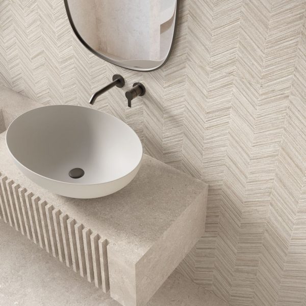 Carrelage-salle-de-bain-sol-et-mur-Pierre-de-Roche-Gris-minimal-au-sol-et-crédence-décor-relief-pointe-60x120-cm-près-de-Jacou-34