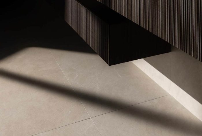 Carrelage-sol-contemporain-effet-naturel-clair-Reflejo-Light-salle-de-bain-près-de-Vendargues-34