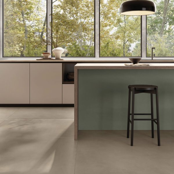 Carrelage sol et mur aspect béton ciré taupe Vice Versa Greige