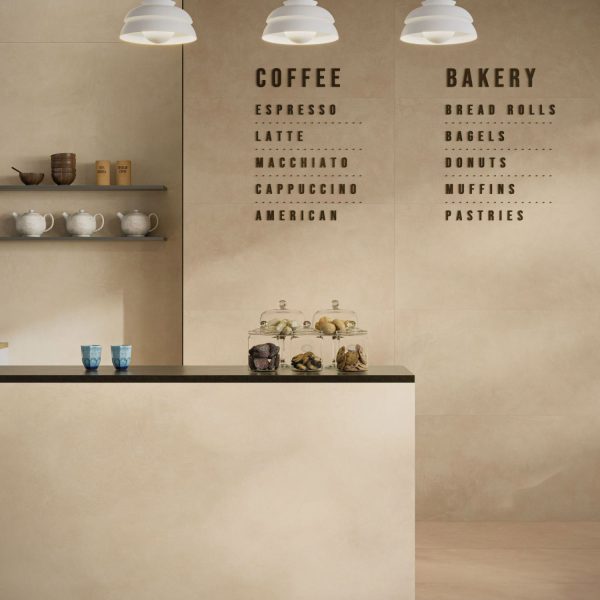 Carrelage sol et mur aspect béton ciré taupe et blanc cassé Vice Versa Cream et Tan 2