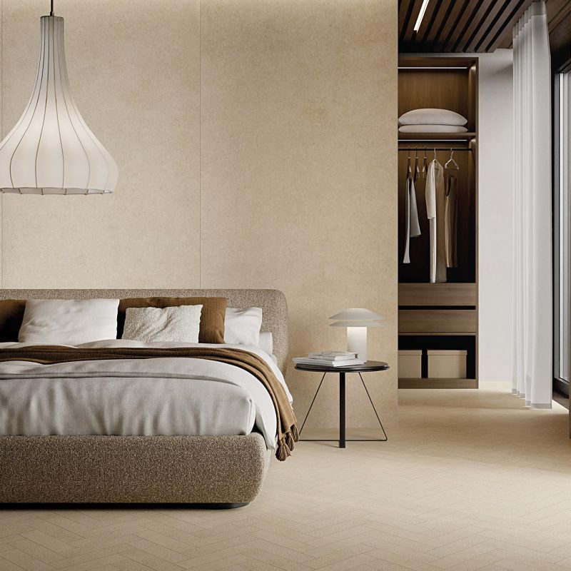 Carrelage sol et mur aspect pierre minimaliste sable Luna Naturale plaques murales grand format
