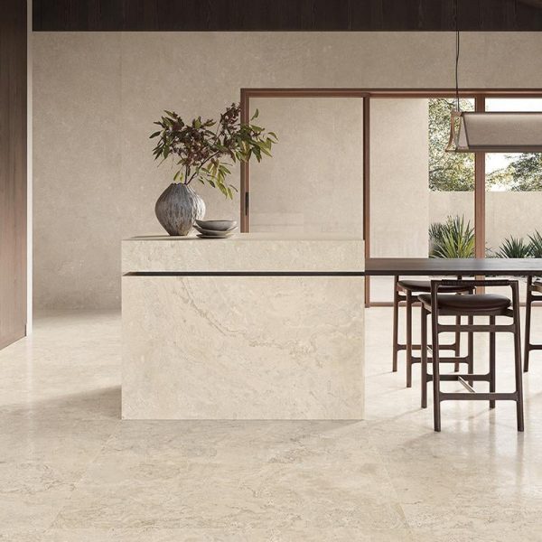 Beige Minimal au mur du fond - Varié au sol 120x278 cm et crédence en décor Pointe 60x120 cm