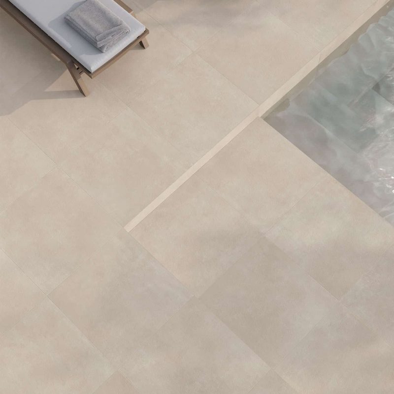 Carrelage sol exterieur et interieur de piscine effet béton uni Monticelli Ivoire 2