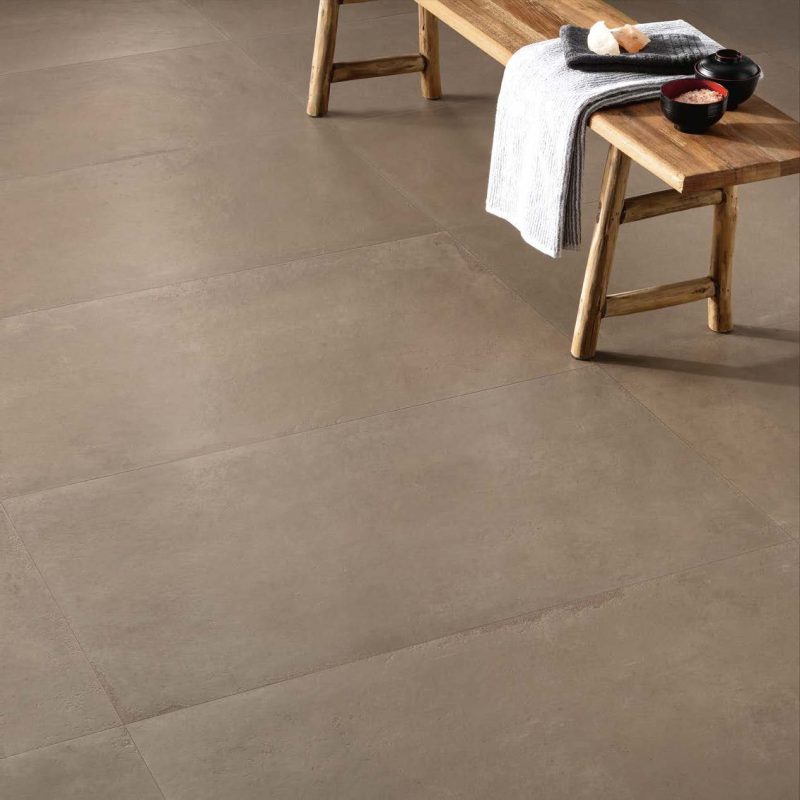 Carrelage sol grand format effet béton ciré blanc Ueno Moka ambiance spa hotel 2