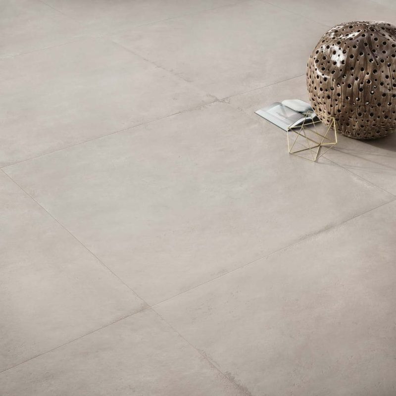 Carrelage sol grand format effet béton ciré gris Ueno Grey sol bureaux 2