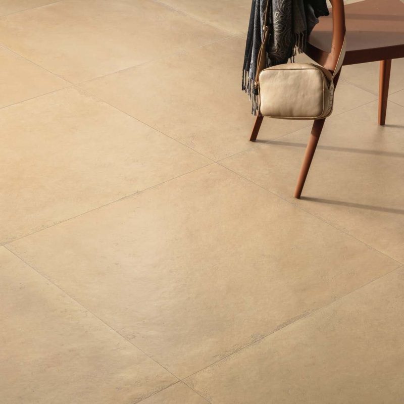 Carrelage sol grand format effet béton ciré jaune Ueno Ochre ambiance restaurant 2