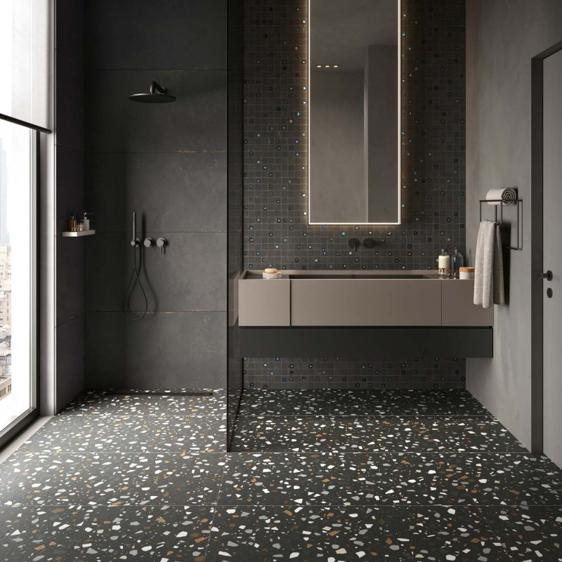 Carrelage sol grand format effet terrazzo Ueno Ishi Nero ambiance salle de bain 1