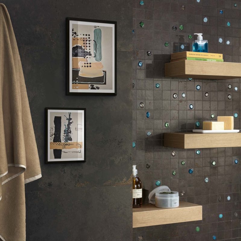 Carrelage sol grand format effet terrazzo Ueno Ishi Nero ambiance salle de bain 3