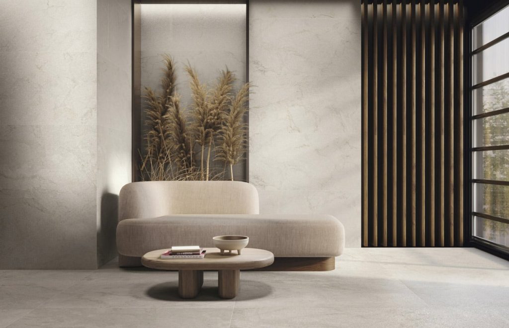 Carrelage clair coloris crème style pierre veinée Mazari