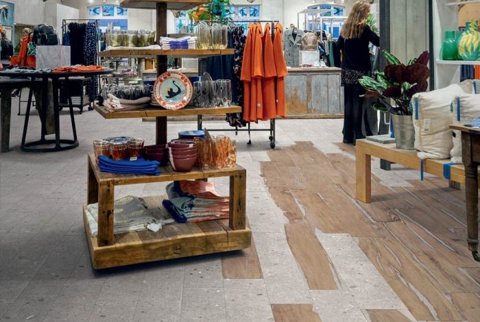 Carrelage-sol-mur-imitation-parquet-bois-et-béton_Collection_DUALITÉ_proche-de-Paris_75