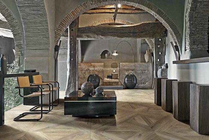 Carrelage-sol-musée-imitation-vieux-parquet-motifs-bois-Planchers-Miel-Décor-80x80