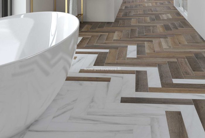 Carrelage_sol_salle_de_bain_design_original_mix_effet_marbre_et_imitation_parquet_bois_AMORE_CALACATTA-Strip-+-TIMBER-Strip-Brown_à_Sète