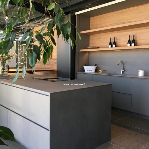 Cuisine-haut-de-gamme-et-moderne-aux--lignes-epurées_Blade_Porto_Venere_à_Montpellier_Hérault