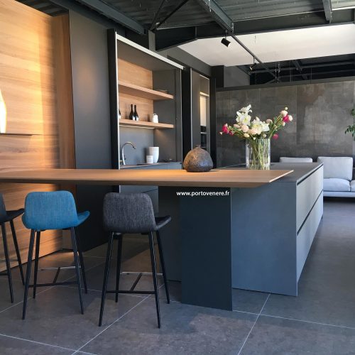 Cuisine-moderne-aux-finitions-haut-de-gamme-et-lignes-epurées_Blade_Porto_Venere_à_Montpellier_Hérault