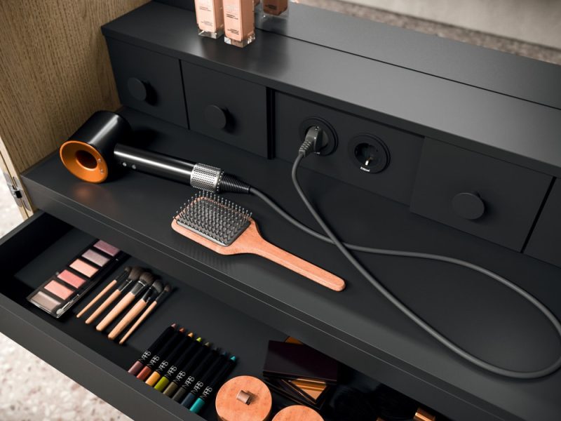 Collection DOMINUS 5 – meuble coiffeuse vanity case avec miroir lumineux, rangements intégrés et design personnalisable – Porto Venere Montpellier Hérault