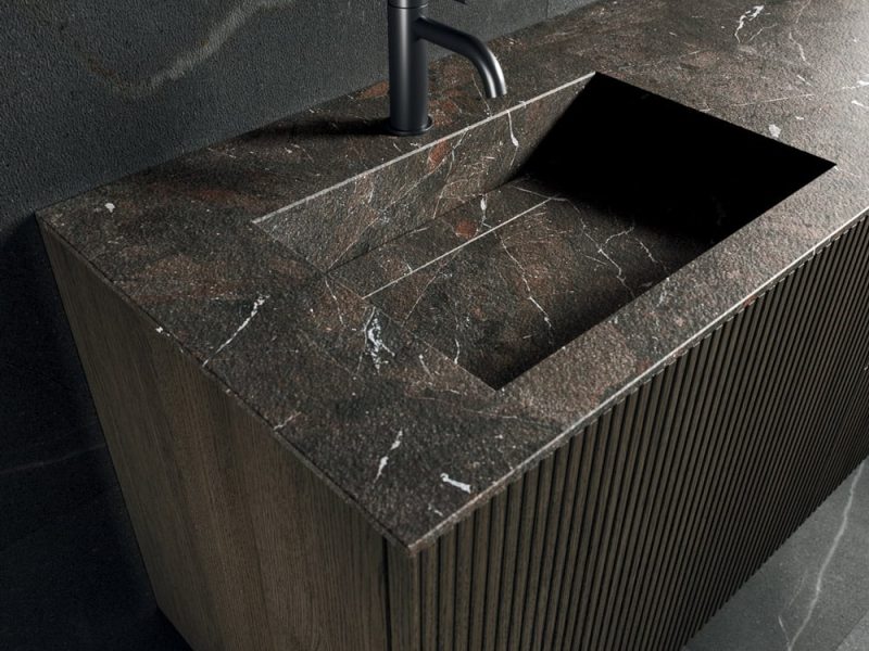 Collection Dominus_9 – Meuble de salle de bain design en bois et céramique avec vasque noire et miroir LED, disponible chez Porto Venere Montpellier (Hérault 34)