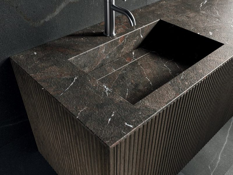 Collection Dominus_9 – Meuble de salle de bain design en bois et céramique avec vasque noire et miroir LED, disponible chez Porto Venere Montpellier (Hérault 34)